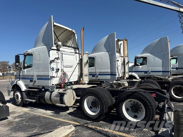 Volvo VNR64T Sadulveokid