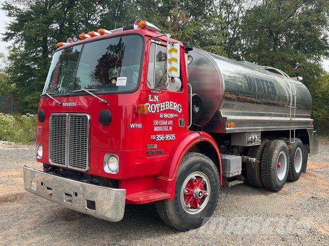 White  Veepaagiga autod