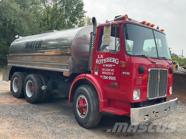 White  Veepaagiga autod