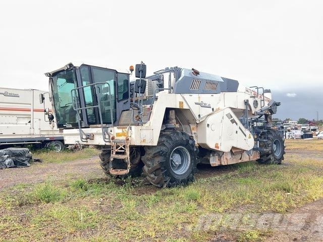 Wirtgen WR240 Pinnasetihendajad