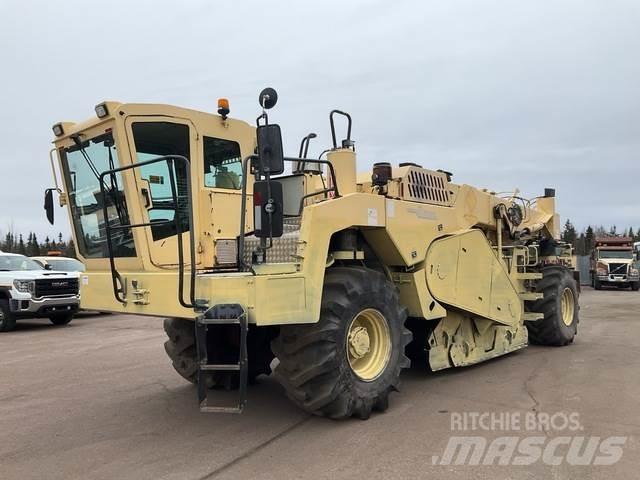 Wirtgen WR2400 Pinnasetihendajad
