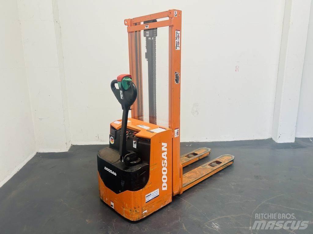Doosan LEDS12.5C Järelkäidavad virnastajad