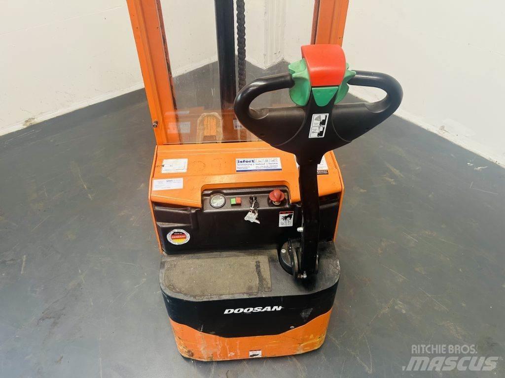 Doosan LEDS12.5C Järelkäidavad virnastajad