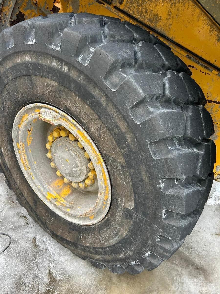 Volvo L90E Roomikekskavaatorid