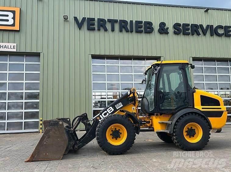 JCB 409 Rataslaadurid