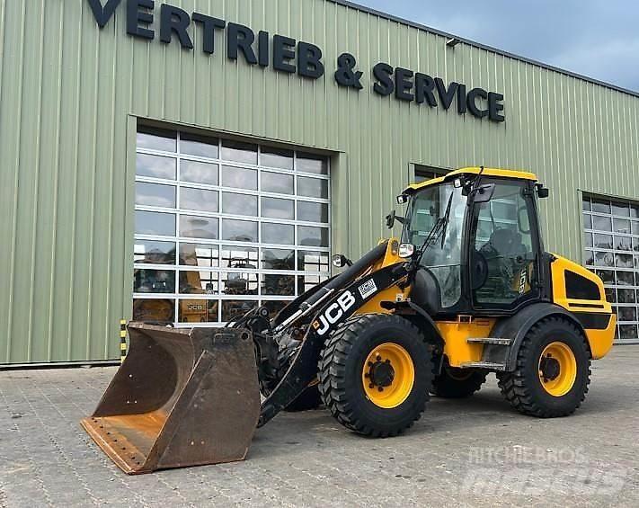 JCB 409 Rataslaadurid