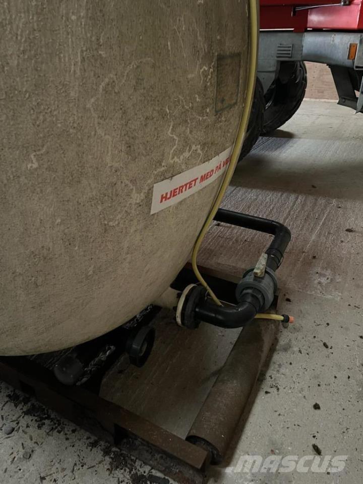  15.000 L vandtank Täitekolud, puhurid ja lifitd