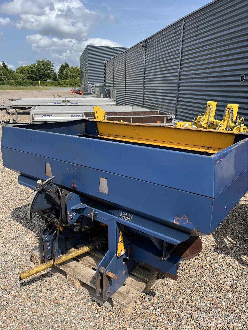 Bogballe E1500 Väetisekülvikud pihustiga