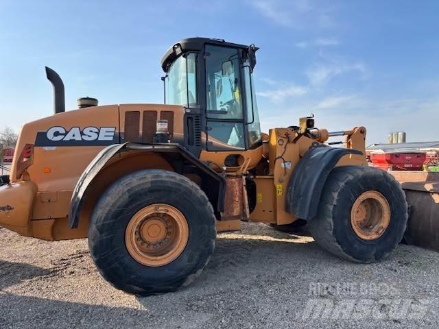 CASE 821E Rataslaadurid