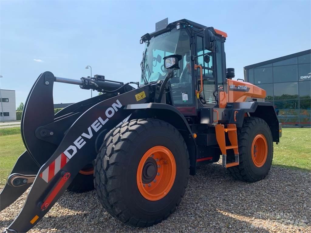 Develon DL250-7 Rataslaadurid