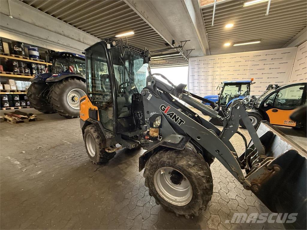 GiANT 2700HD Väikelaadurid
