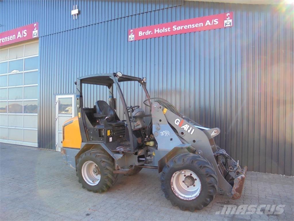 GiANT 5003 Väikelaadurid