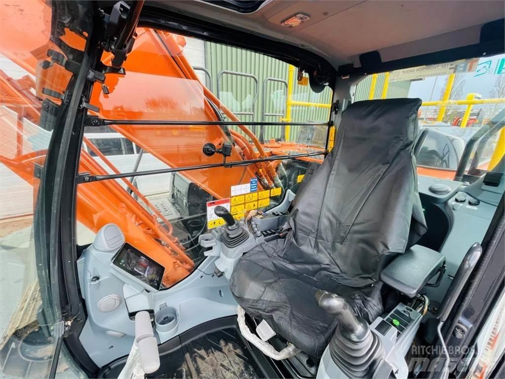 Hitachi ZX210LC-7 Roomikekskavaatorid