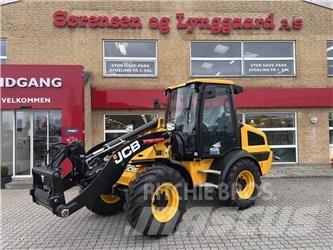 JCB 409 AGRI Rataslaadurid