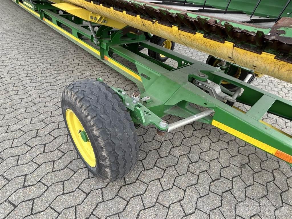 John Deere 640D Kombainide heedrid