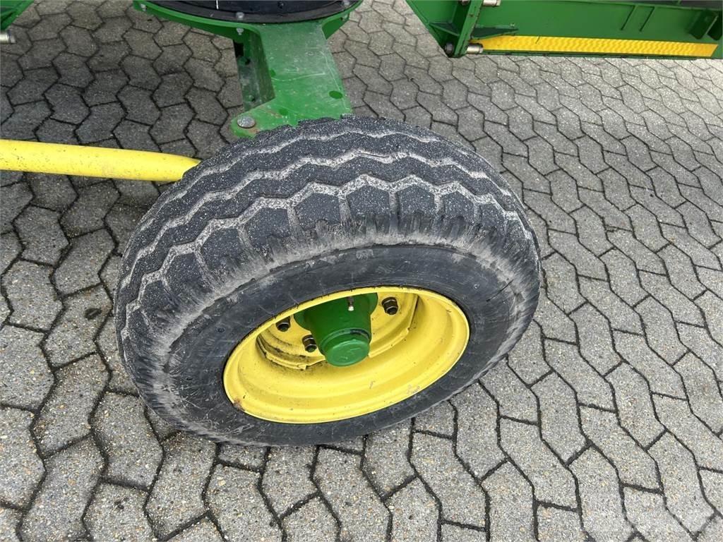 John Deere 640D Kombainide heedrid