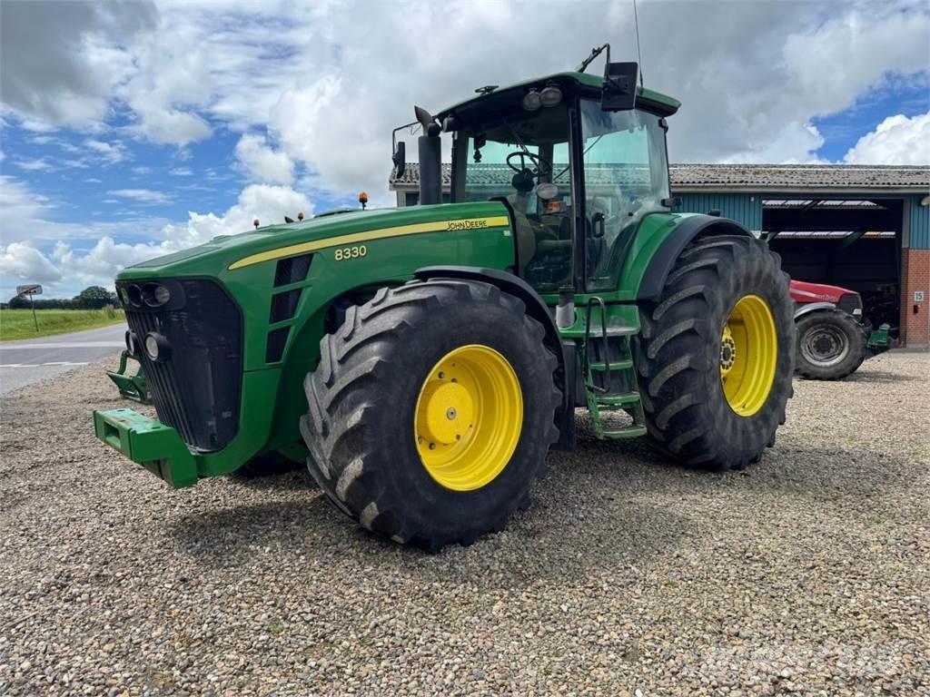 John Deere 8330 Traktorid
