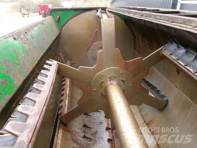 Keenan MF380 Loomasööda vagunid