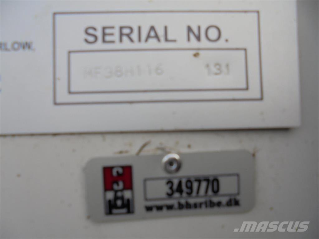 Keenan MF380 Loomasööda vagunid