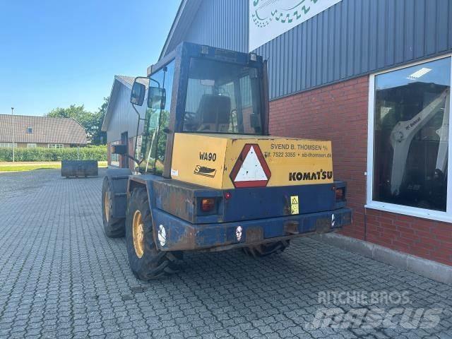Komatsu WA90 Rataslaadurid