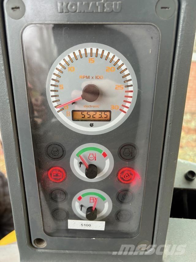 Komatsu WB97 Ekskavaatorlaadurid