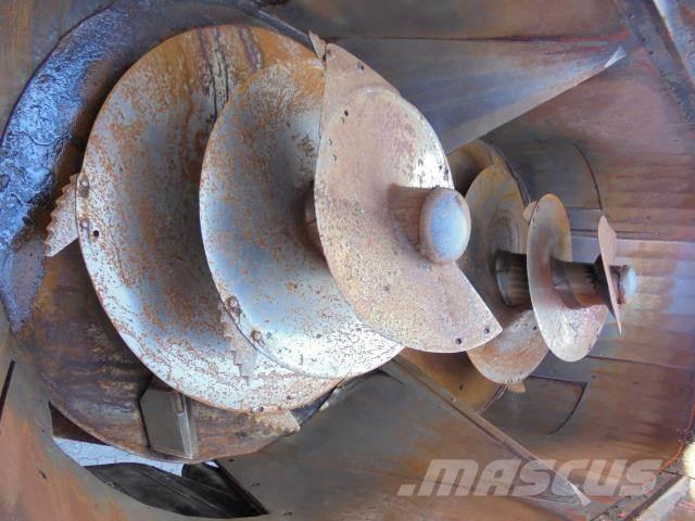 Kuhn 27 M3 Loomasööda vagunid