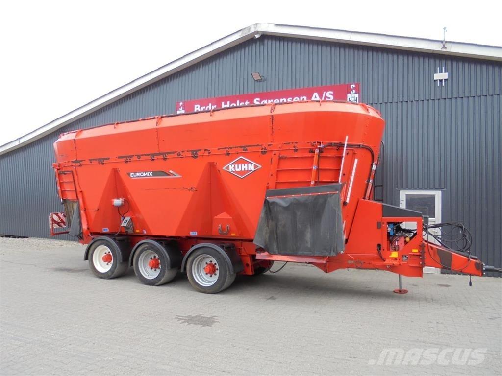 Kuhn 45.3 DL Loomasööda vagunid