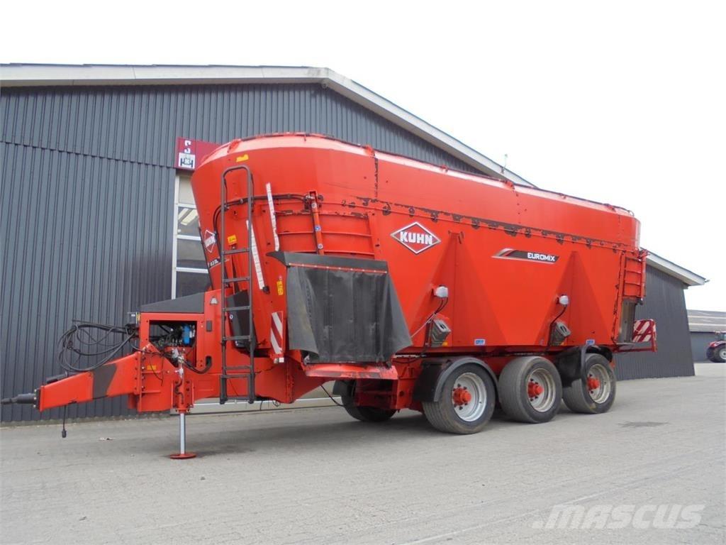 Kuhn 45.3 DL Loomasööda vagunid