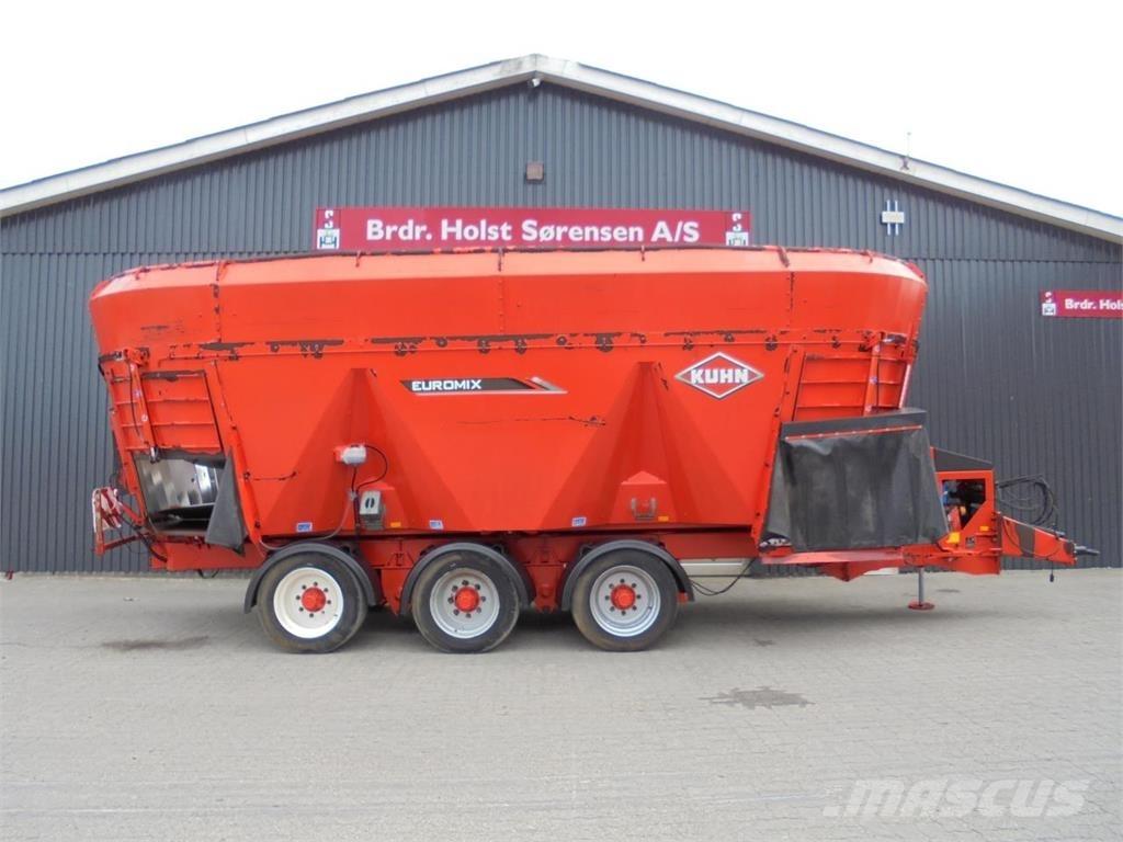 Kuhn 45.3 DL Loomasööda vagunid