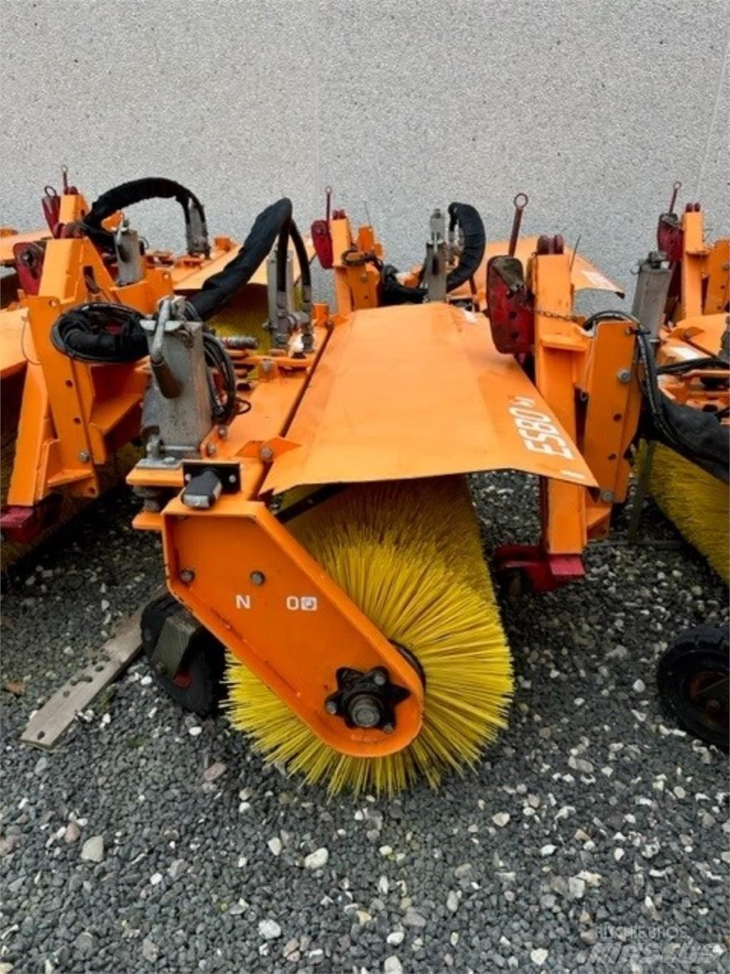 Nesbo HF1600S Tänavapuhastusmasinad