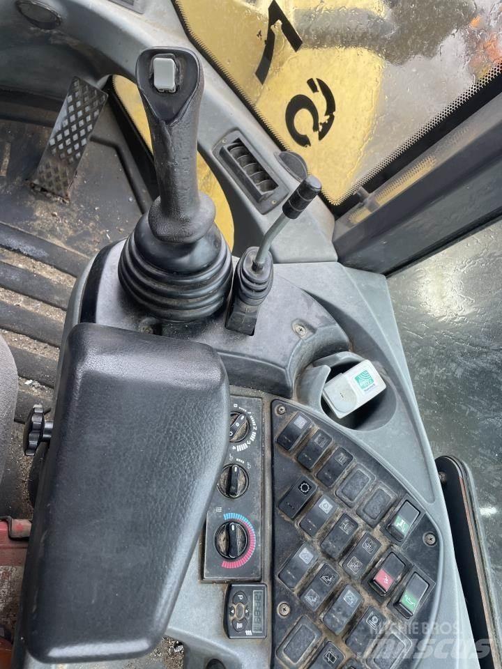 New Holland W190B Rataslaadurid