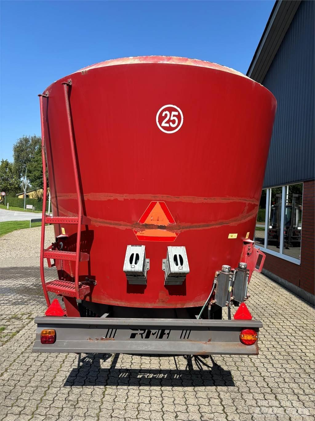 RMH MIXELL 22 Loomasööda vagunid