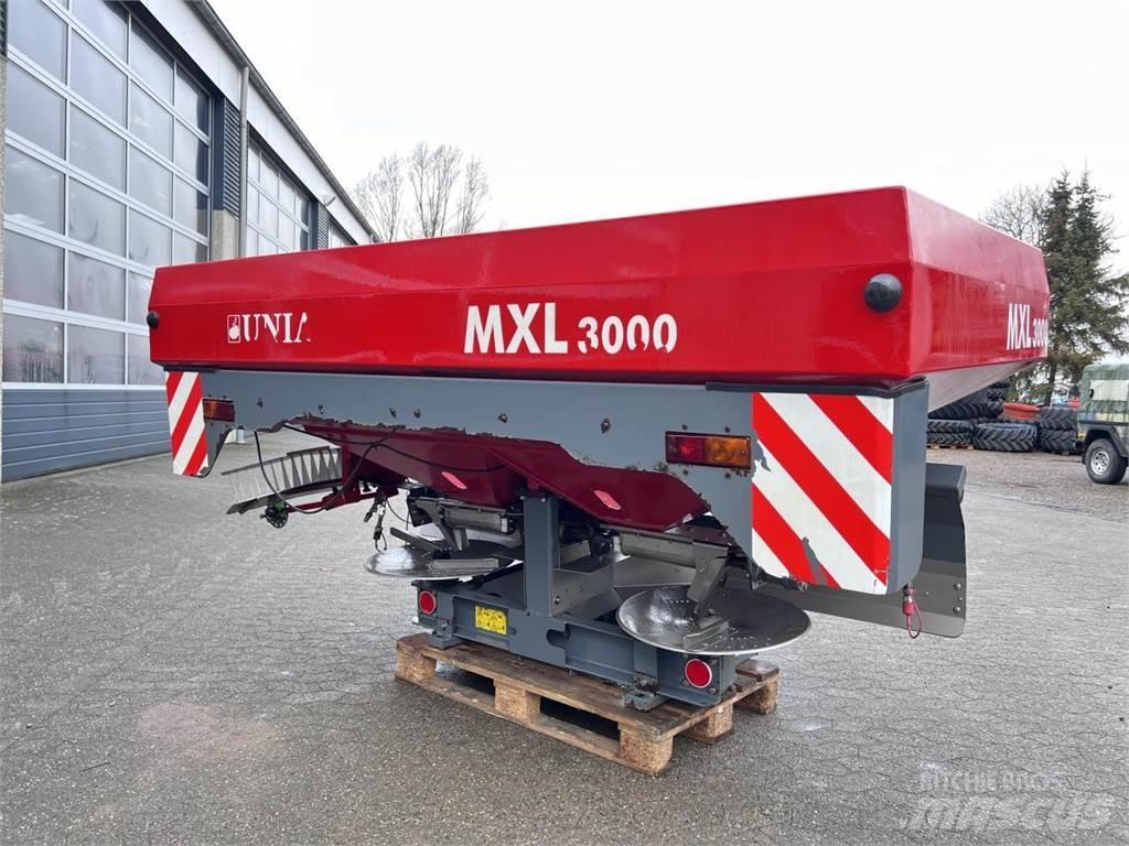 Unia MXL3000 Väetisekülvikud pihustiga