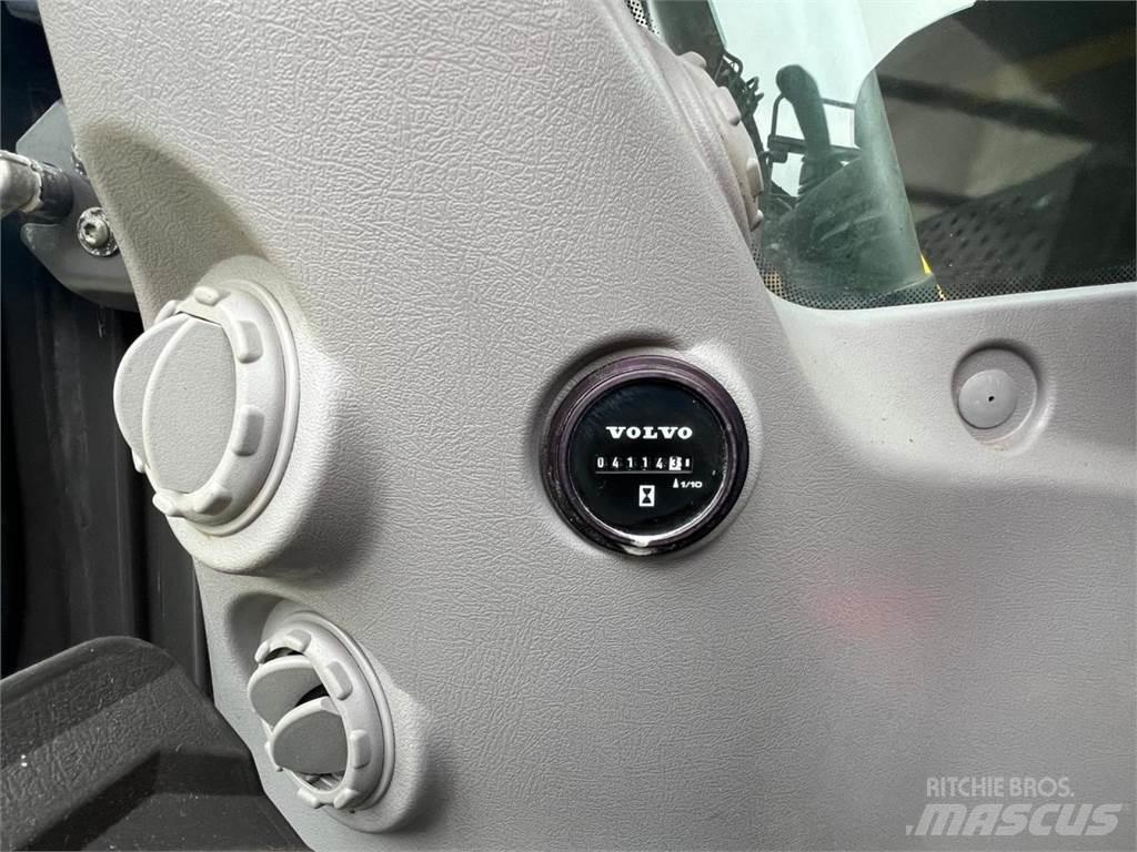 Volvo EC140EL Roomikekskavaatorid
