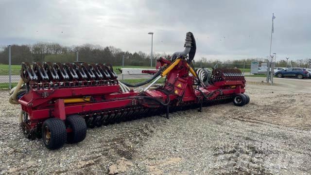 Vredo 12 Väetisekülvikud pihustiga