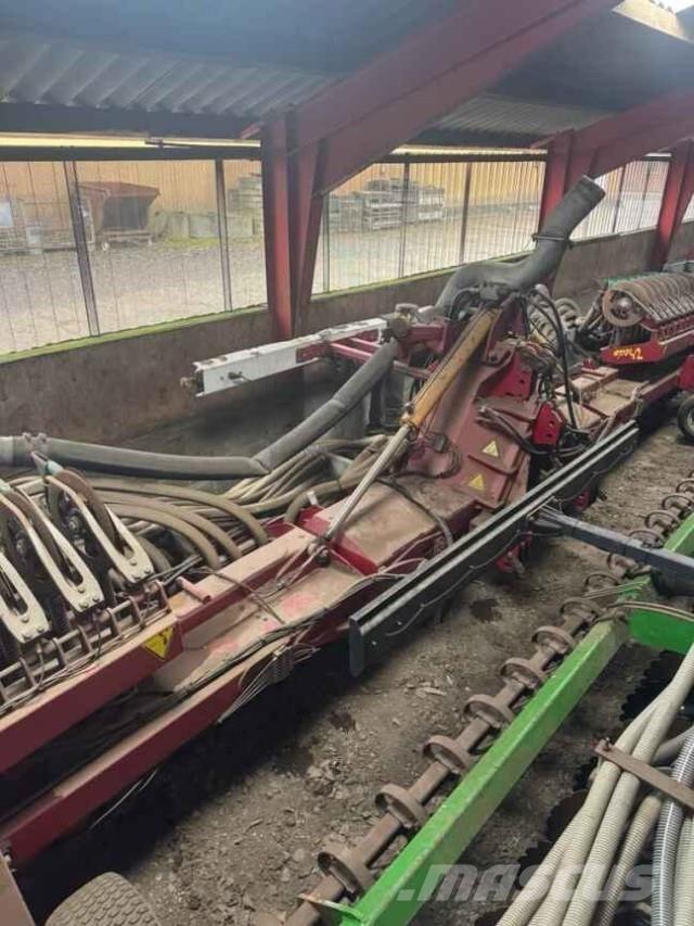 Vredo 12 Väetisekülvikud pihustiga