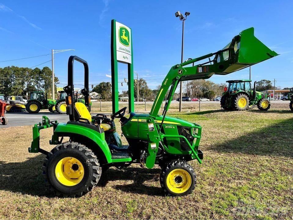 John Deere 2032R Kompakttraktorid