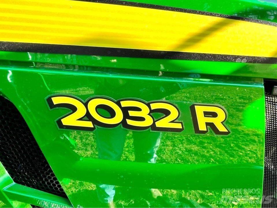 John Deere 2032R Kompakttraktorid