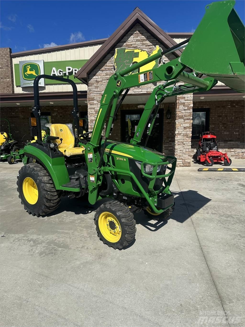 John Deere 2032R Kompakttraktorid