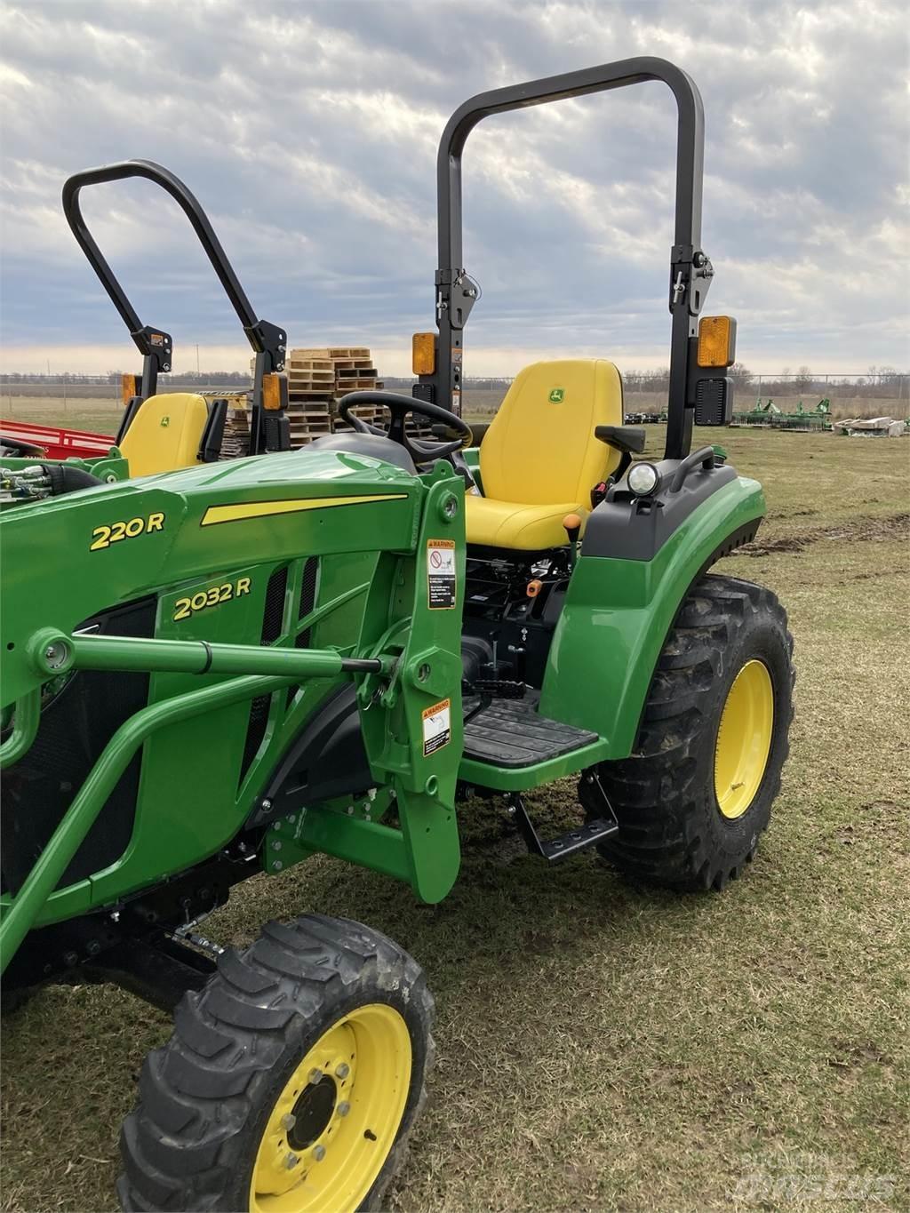 John Deere 2032R Kompakttraktorid