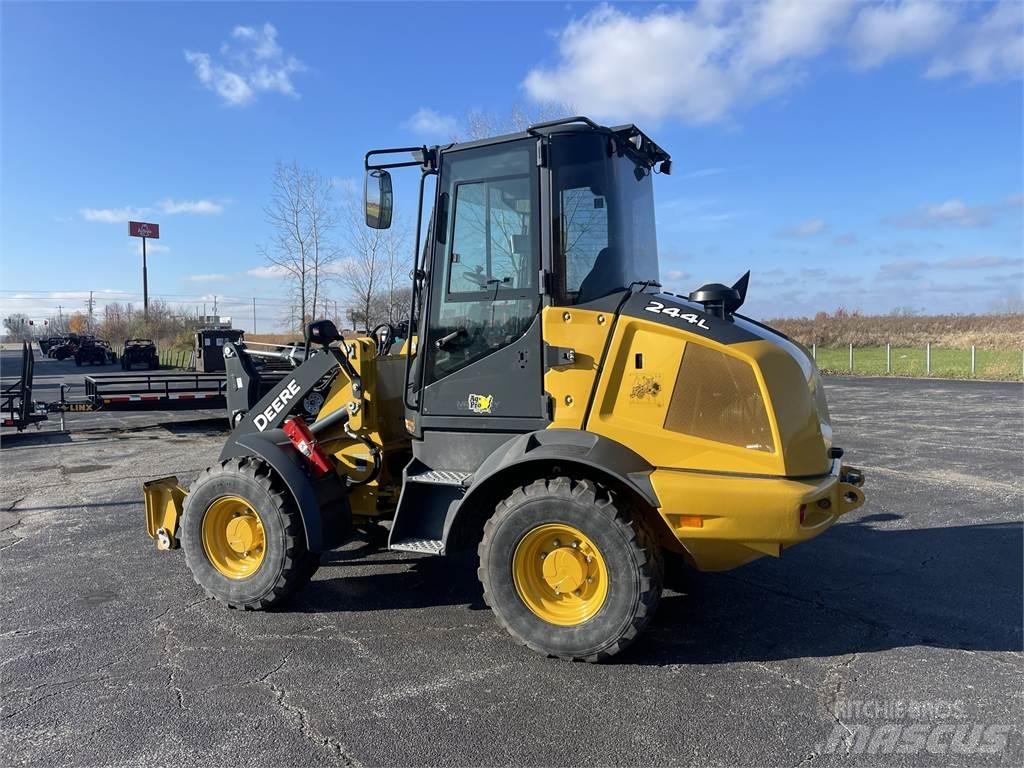 John Deere 244L Väikelaadurid