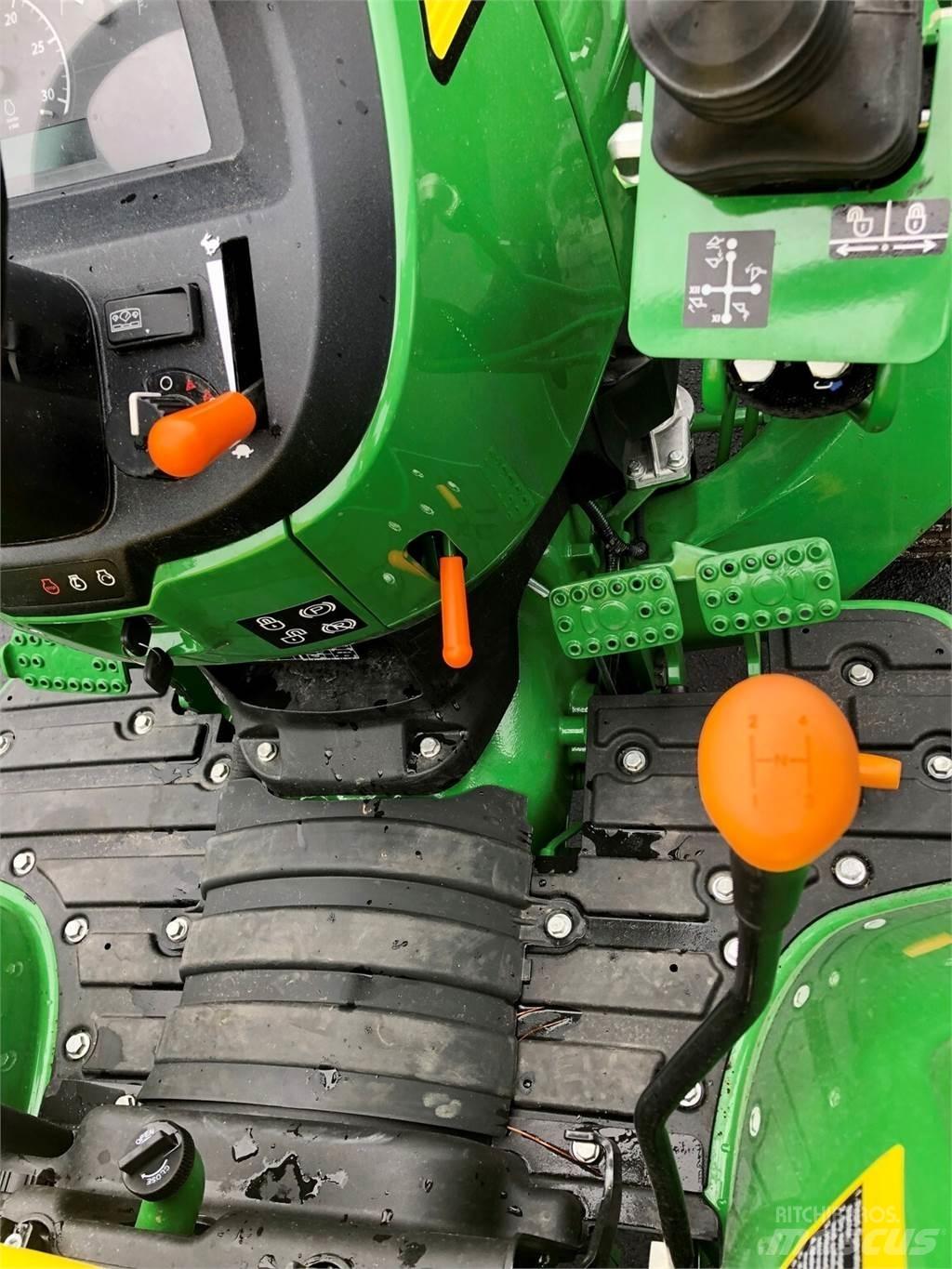 John Deere 3043D Traktorid