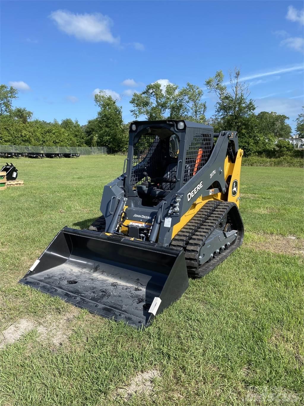 John Deere 317G Väikelaadurid
