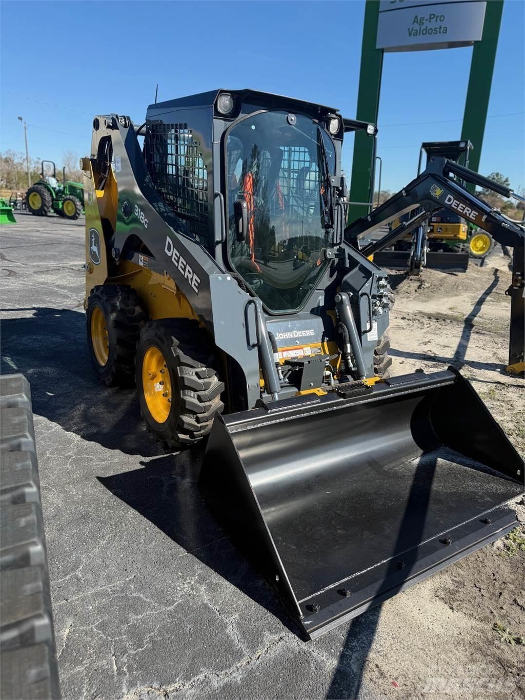 John Deere 318G Kompaktlaadurid