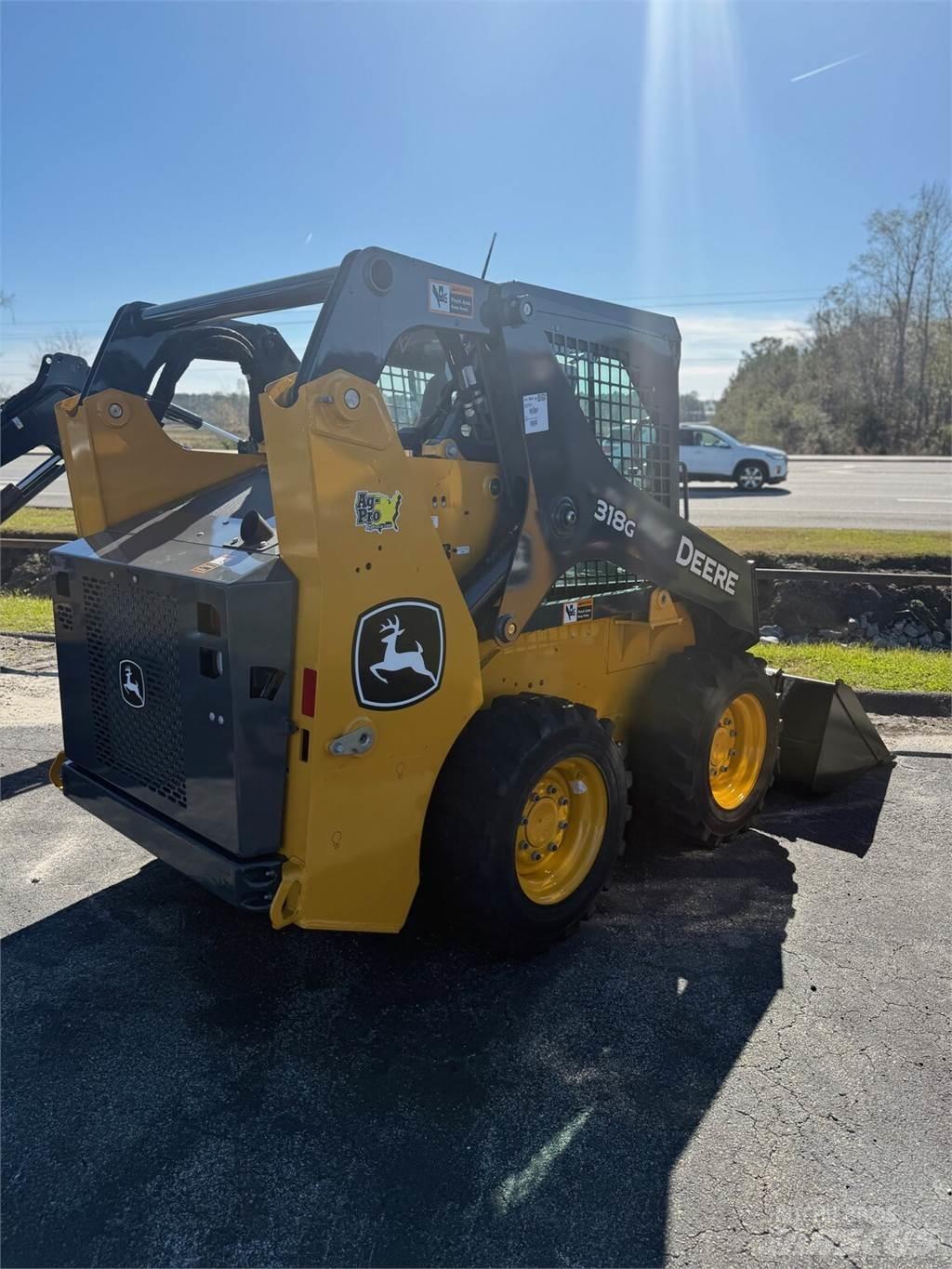 John Deere 318G Kompaktlaadurid