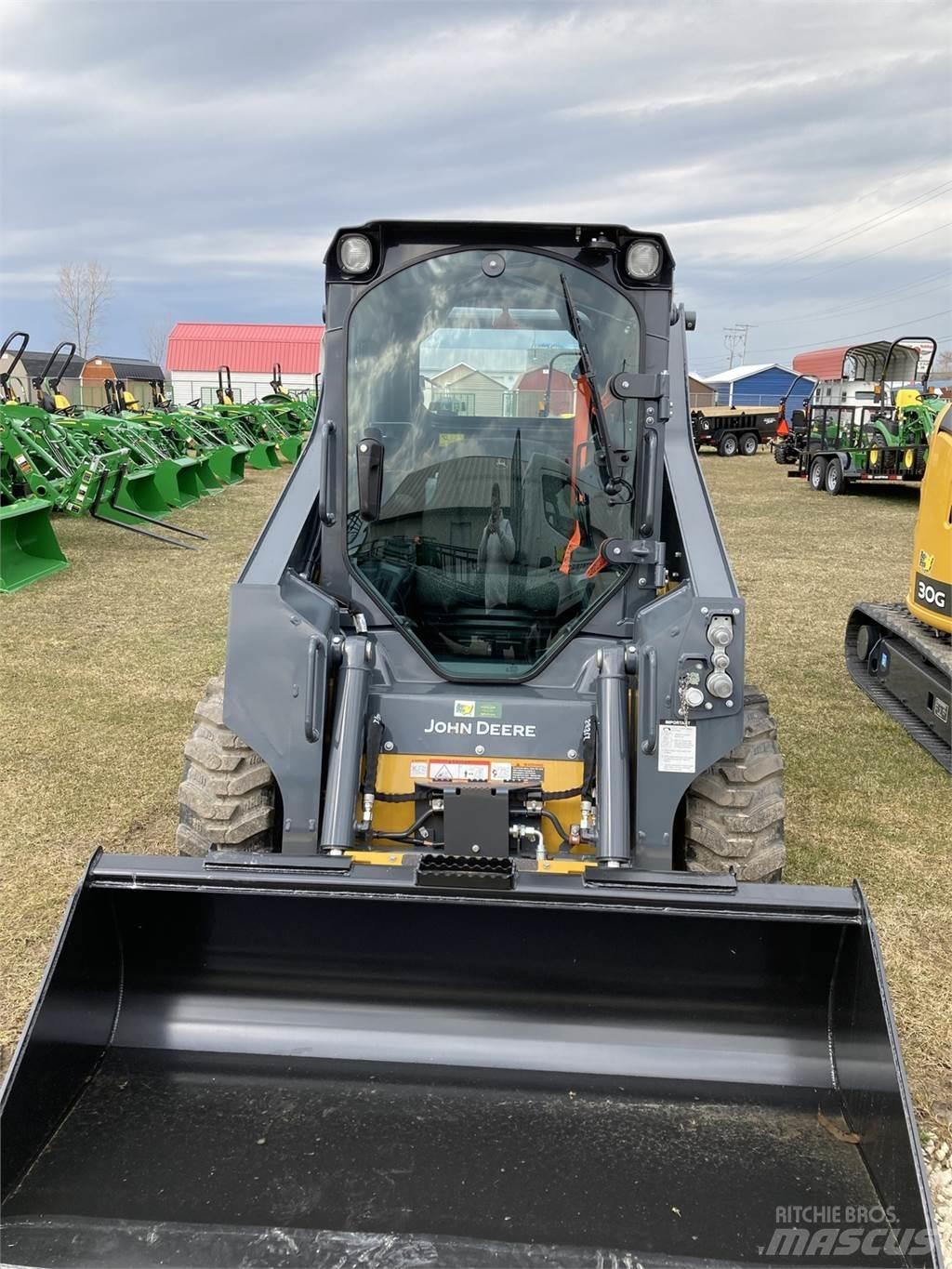 John Deere 318G Kompaktlaadurid