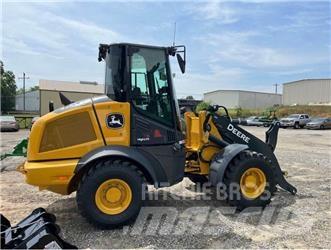 John Deere 324P Rataslaadurid