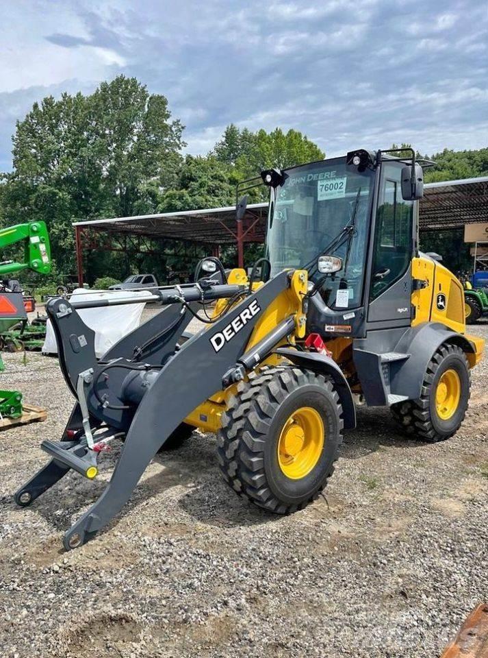 John Deere 324P Rataslaadurid