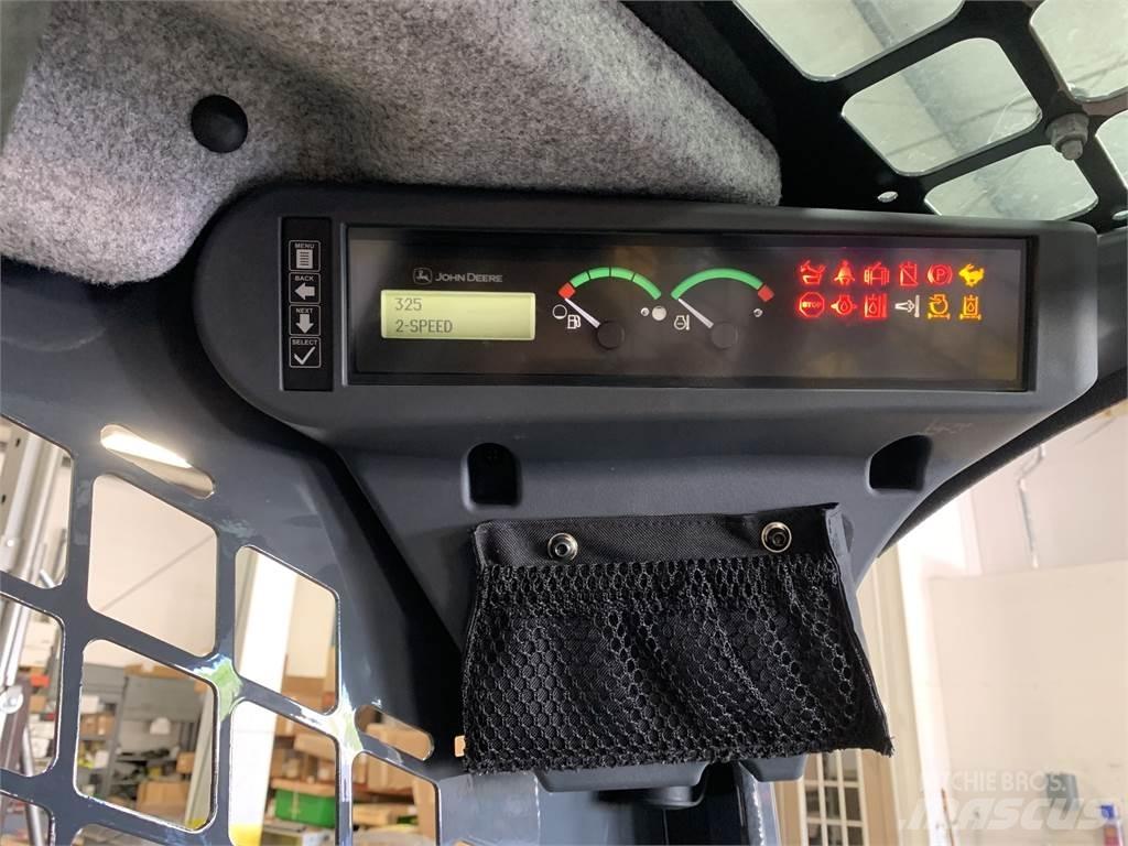 John Deere 325G Väikelaadurid