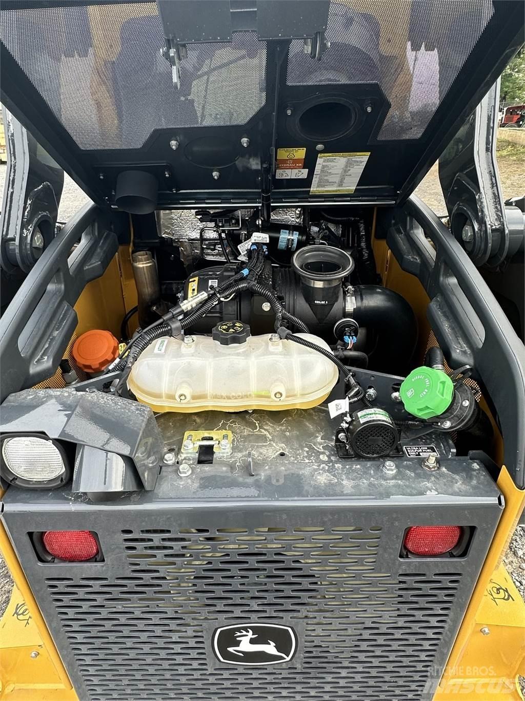 John Deere 325G Väikelaadurid